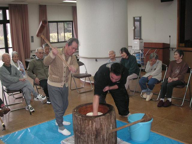 日の出紫苑餅つき大会