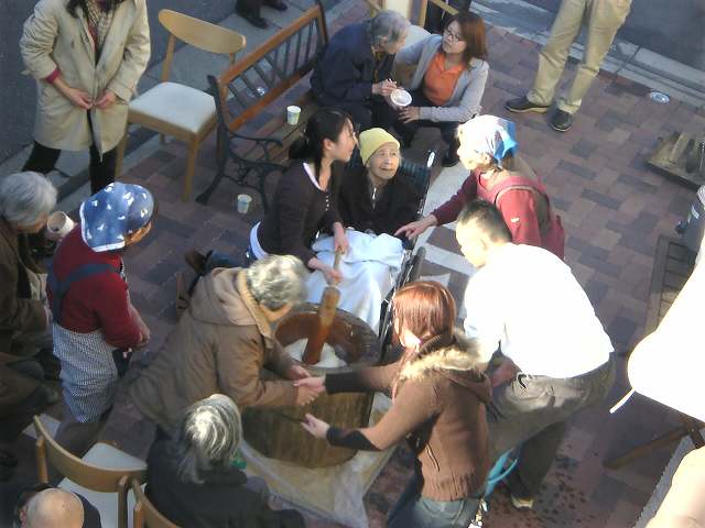 餅つき大会(ほのか・さくらの家)